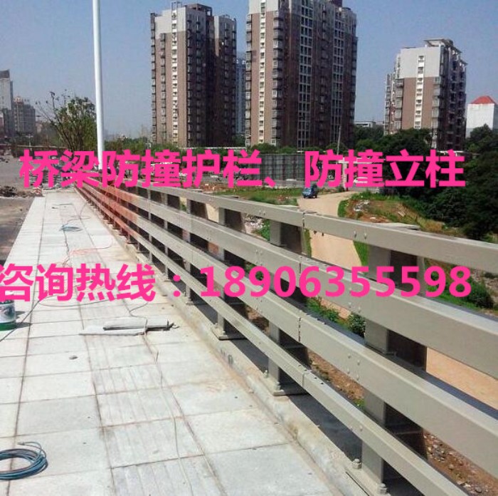 橋梁防撞護欄，防撞立柱